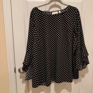 Black and white polka dot, flutter 3/4 sleeves size 3X Kim Gravel designer. NWT